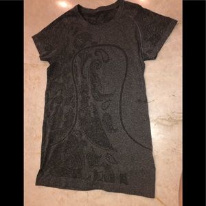 Lululemon Women’s Tee